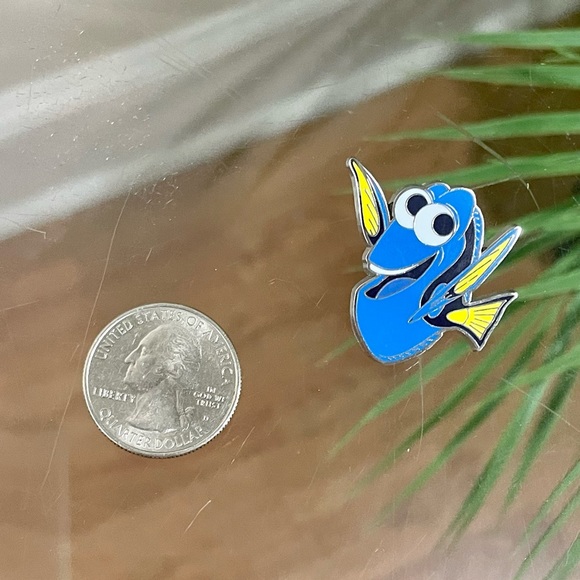 Finding Nemo Dory enamel pin Disney fish ocean aquarium the little mermaid - Picture 2 of 5